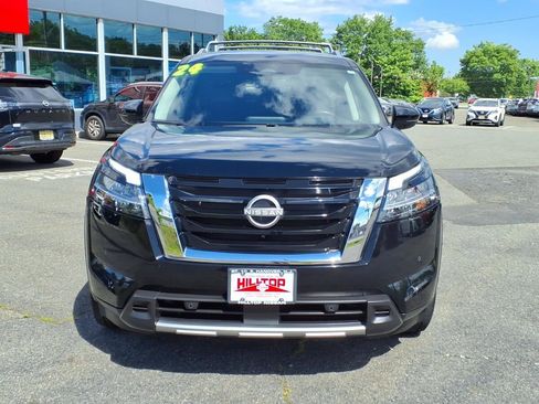 Used 2024 Nissan Pathfinder SL AWD/4WD image 2