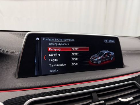 Used 2019 BMW 750i xDrive w/ M Sport Package image 32