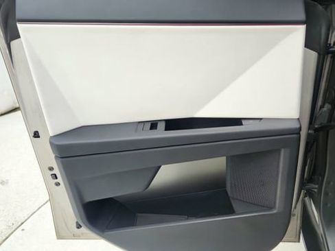 Used 2024 Tesla Cybertruck AWD Crew Cab image 28