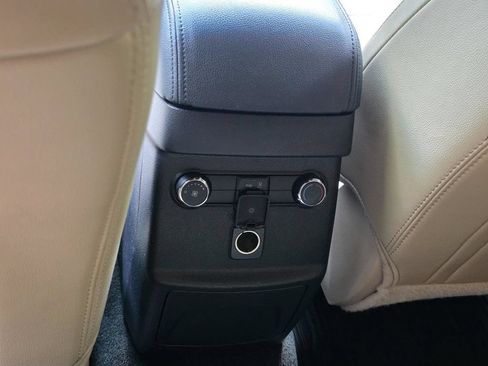 Used 2017 Ford Explorer XLT w/ Equipment Group 202A FWD image 9