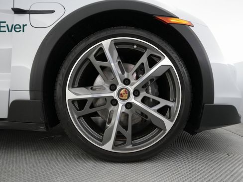 Used 2022 Porsche Taycan 4 Cross Turismo image 19