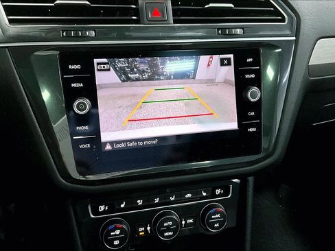 Used 2021 Volkswagen Tiguan SE image 14