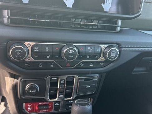 New 2026 Jeep Gladiator Mojave image 17