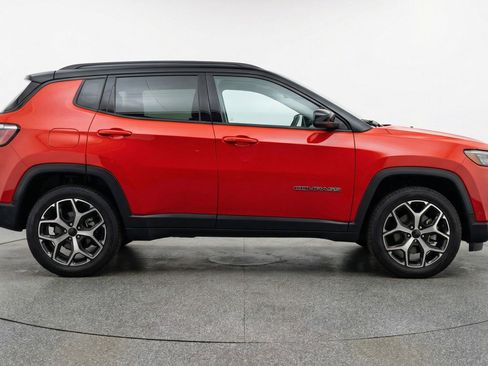 Used 2025 Jeep Compass Limited AWD/4WD image 11
