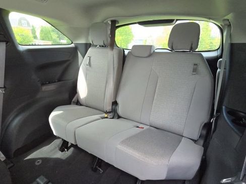 Used 2025 Toyota Sienna LE FWD image 10