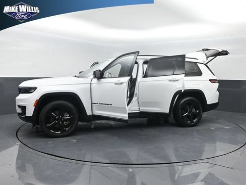 Used 2023 Jeep Grand Cherokee L Laredo AWD/4WD image 28