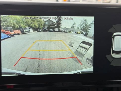 Used 2024 Kia Carnival EX FWD image 22