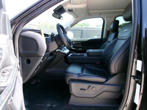 Used 2025 Ford Expedition Platinum AWD/4WD image 14