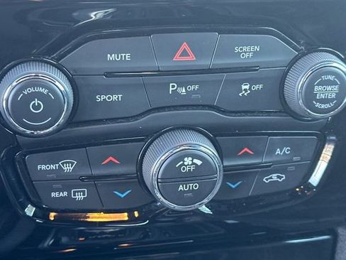 Used 2023 Chrysler 300 S image 21