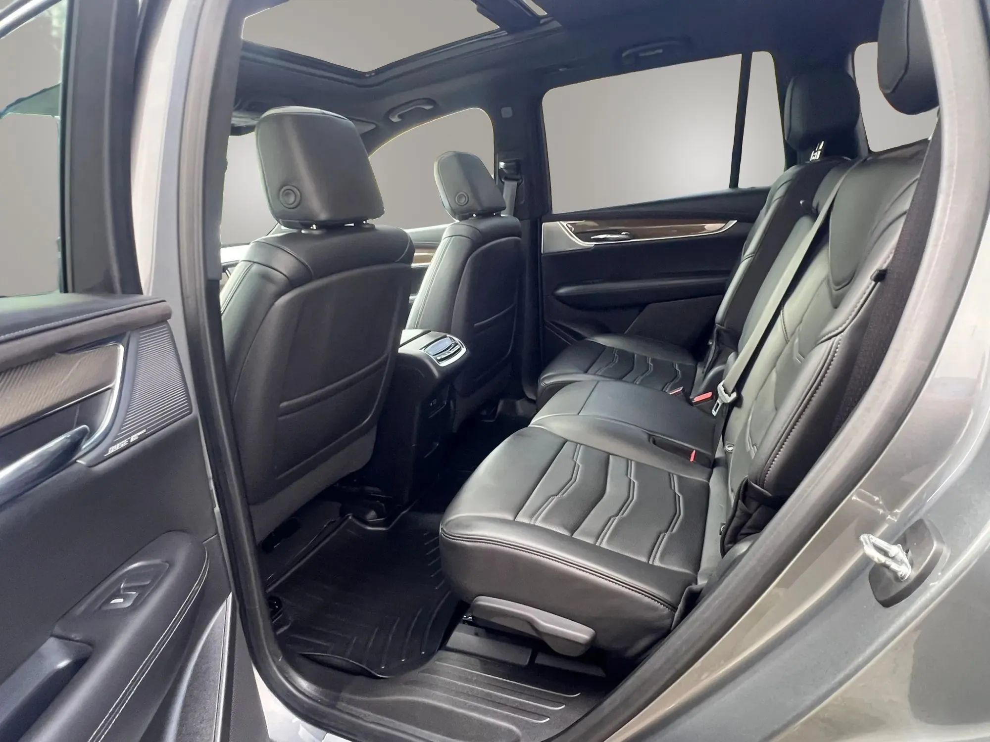 Used 2020 Cadillac XT6 Premium Luxury w/ Platinum Package AWD/4WD image 30
