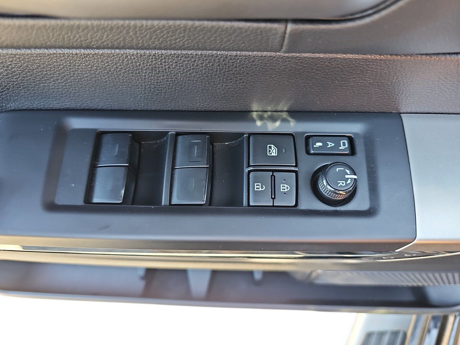 Used 2023 Toyota Tundra Limited AWD/4WD image 24