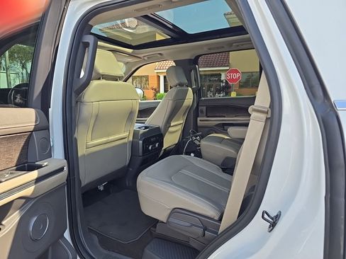 Used 2020 Ford Expedition Limited image 4