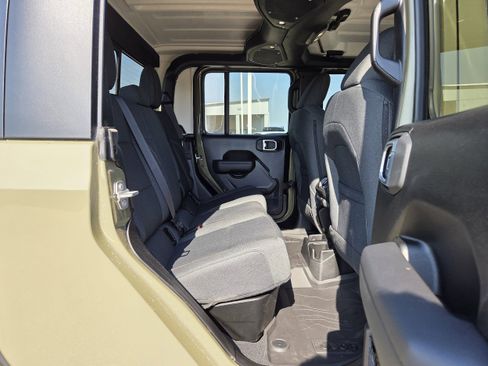 New 2026 Jeep Gladiator Sport AWD/4WD image 18