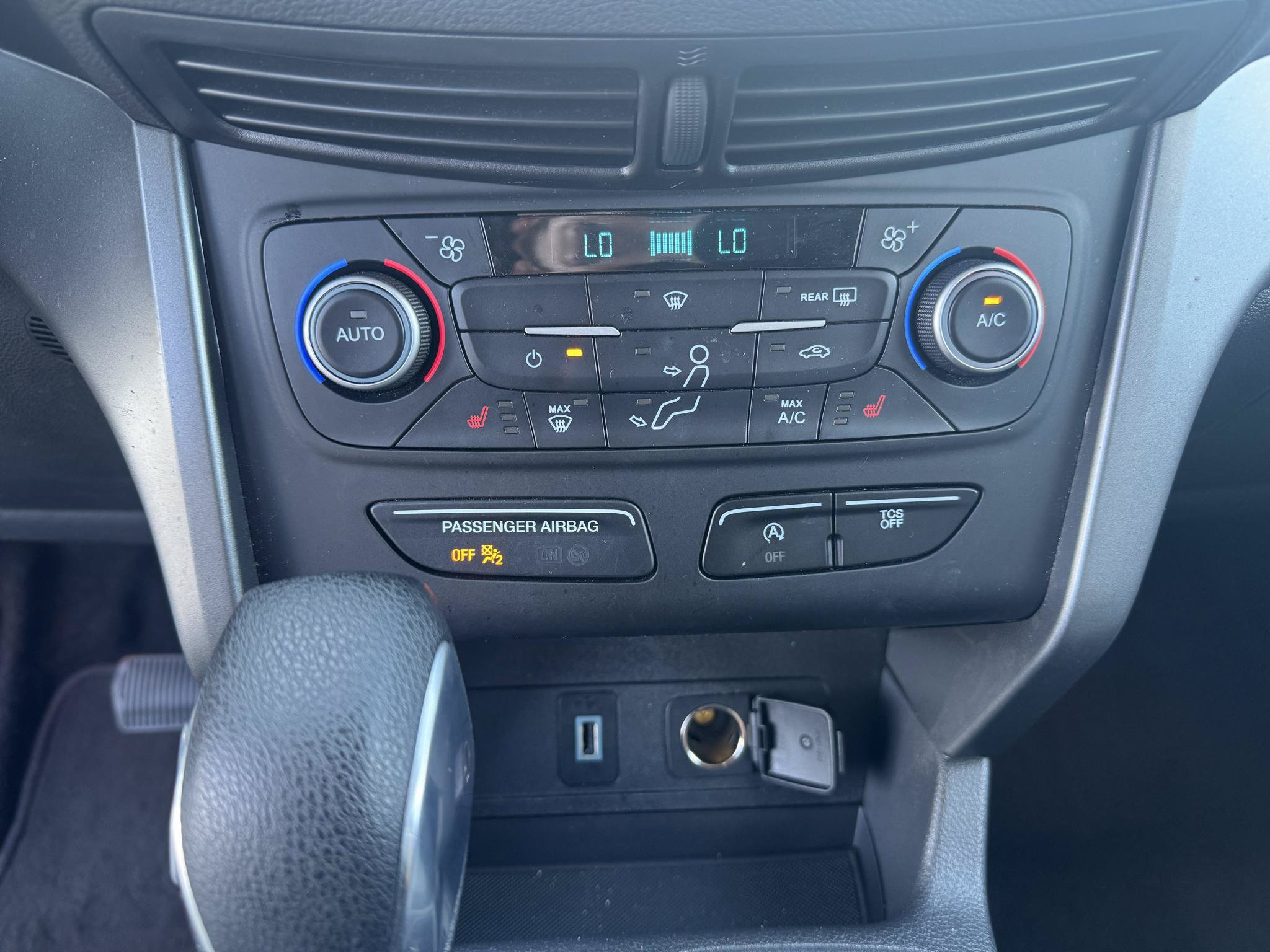 Used 2018 Ford Escape SE w/ Ford Safe & Smart Package AWD/4WD image 19