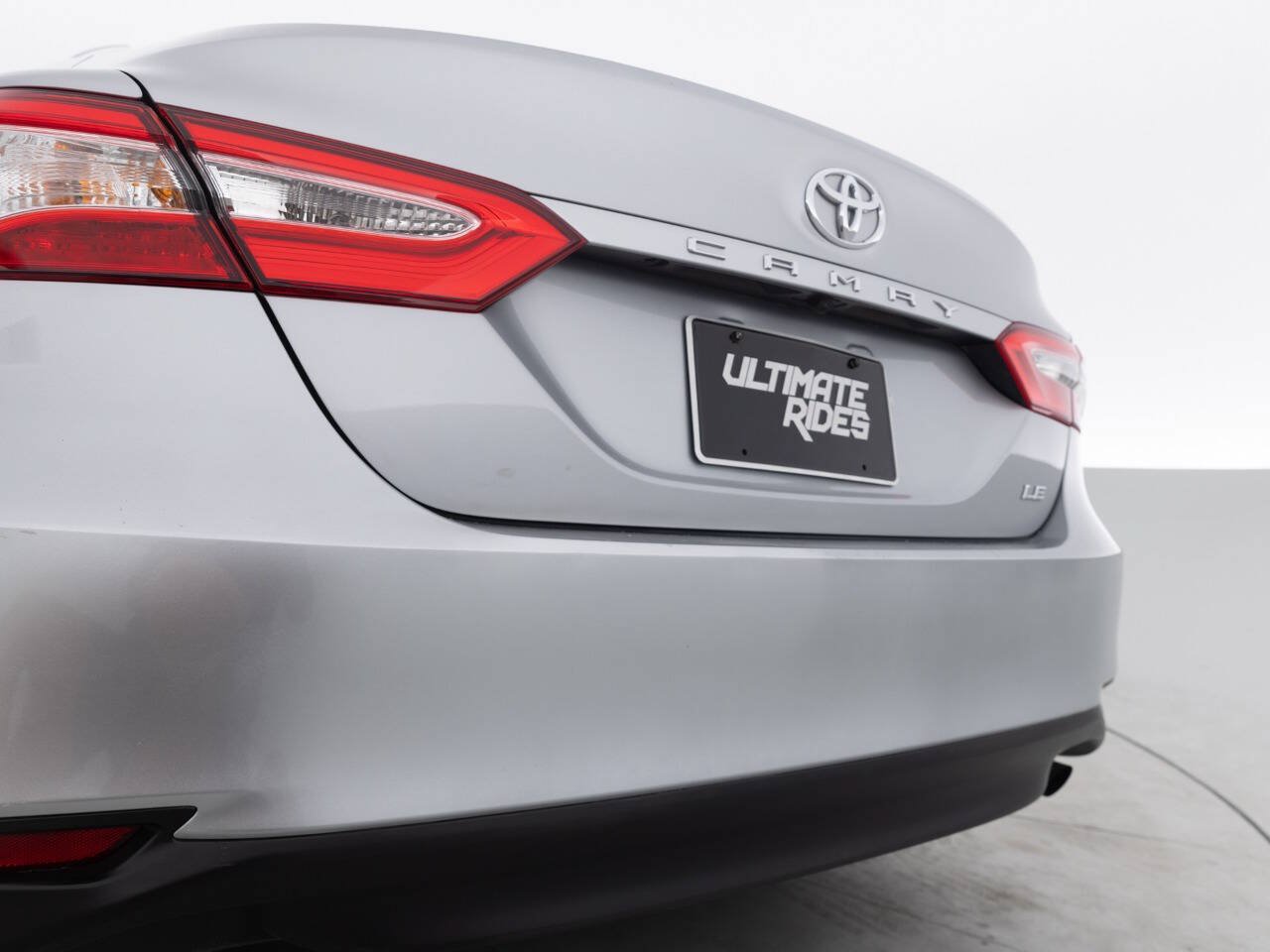 Used 2020 Toyota Camry LE FWD image 16