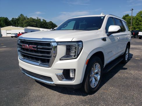 Used 2023 GMC Yukon SLT w/ SLT Premium Package RWD image 2