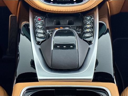 Used 2023 Aston Martin DBX AWD/4WD image 18