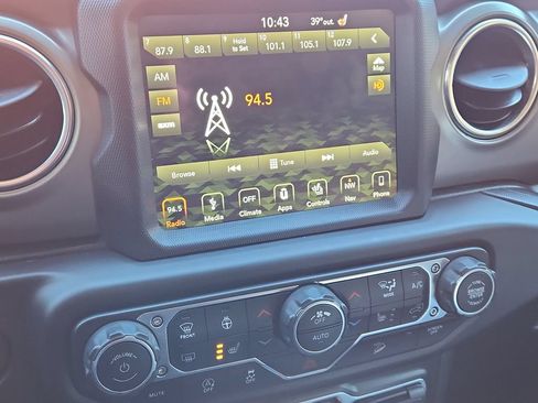 Used 2019 Jeep Wrangler Unlimited Rubicon w/ Uconnect 4C Nav & Sound Group AWD/4WD image 18
