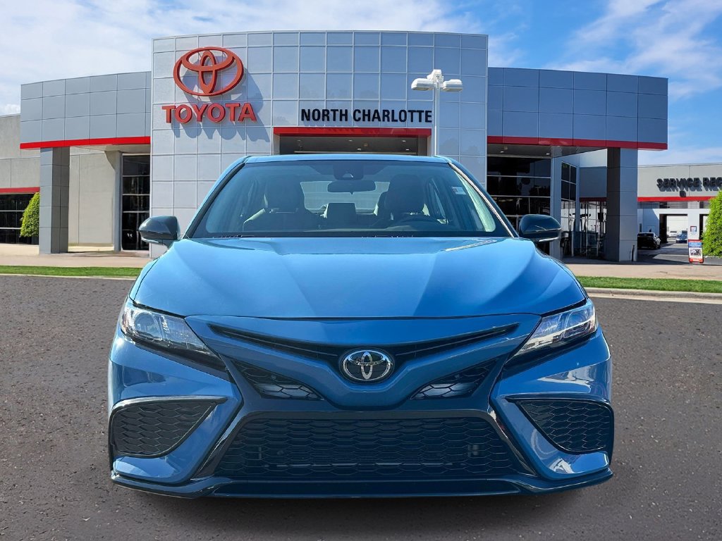 Used 2024 Toyota Camry SE FWD image 3
