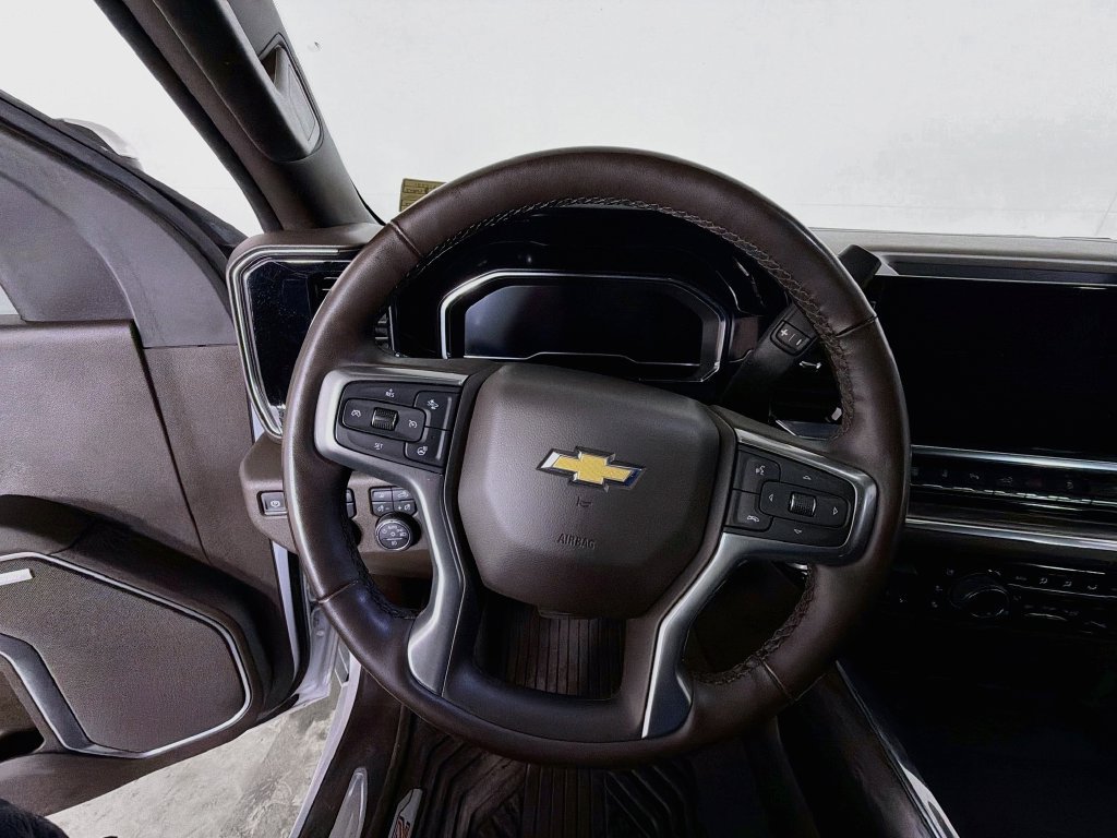 Used 2024 Chevrolet Silverado 3500 LTZ w/ LTZ Convenience Package AWD/4WD image 13