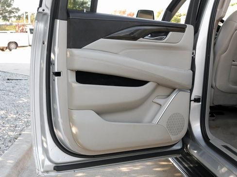 Used 2020 Cadillac Escalade ESV Luxury AWD/4WD image 40