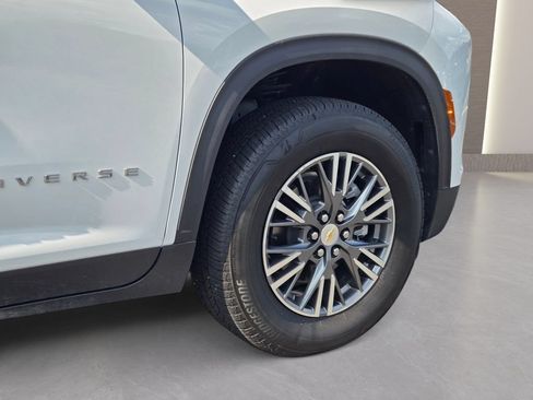 Used 2026 Chevrolet Traverse LT FWD image 5