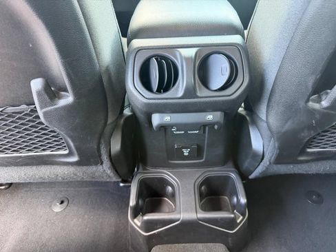 Used 2024 Jeep Wrangler Unlimited Rubicon AWD/4WD image 23