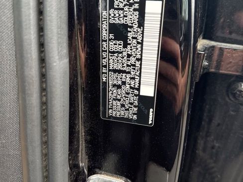 Used 2017 Volvo XC90 T6 Momentum w/ Vision Package image 16