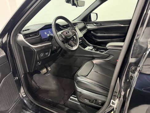 Used 2024 Jeep Grand Cherokee Limited w/ Luxury Tech Group II AWD/4WD image 16