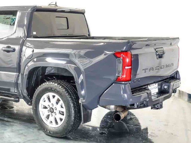 Used 2024 Toyota Tacoma SR5 AWD/4WD image 10
