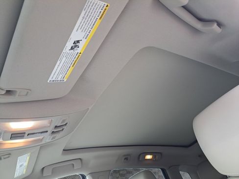 Used 2012 Cadillac SRX Premium image 11