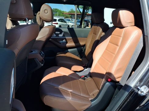 Used 2025 Mercedes-Benz GLS 580 4MATIC image 20