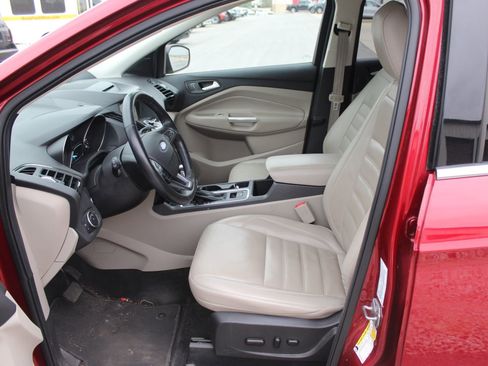 Used 2018 Ford Escape Titanium w/ Ford Safe & Smart Package FWD image 9