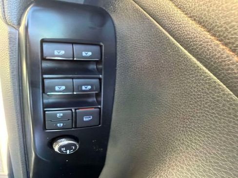 Used 2018 Toyota Camry XLE image 18