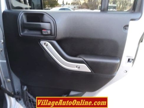 Used 2014 Jeep Wrangler Unlimited Rubicon w/ Connectivity Group image 32