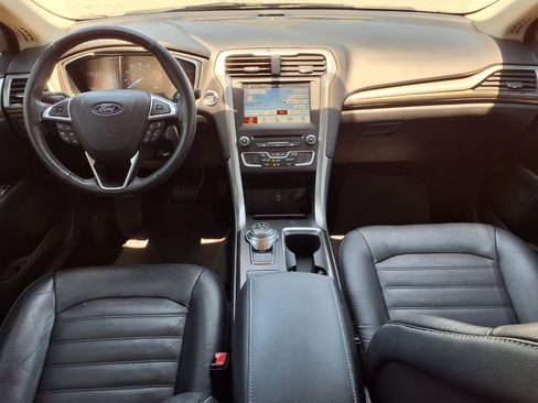 Used 2018 Ford Fusion SE w/ Fusion SE Technology Package FWD image 18