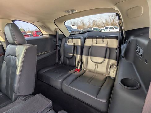 Used 2019 Lincoln MKT Reserve image 12
