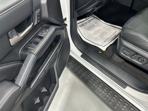 Used 2025 Toyota 4Runner Limited AWD/4WD image 9