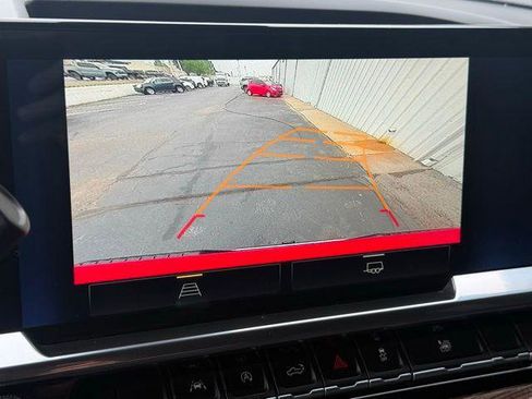 Used 2024 Chevrolet Silverado 1500 LT RWD image 12