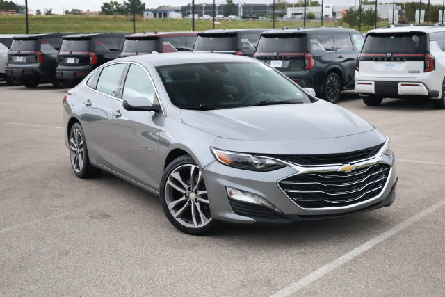 Used 2023 Chevrolet Malibu LT FWD image 2