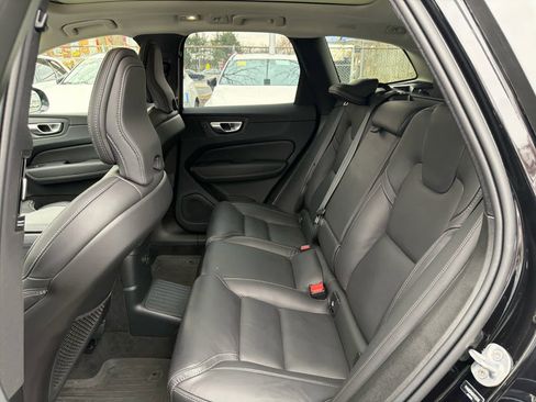 Certified 2024 Volvo XC60 T8 Ultimate w/ Protection Package Premier image 39