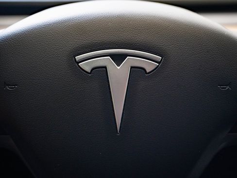 Used 2021 Tesla Model 3 Standard Range Plus image 25