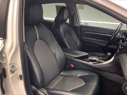 Used 2021 Toyota Camry SE FWD image 6