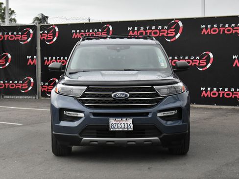 Used 2021 Ford Explorer XLT w/ Equipment Group 202A RWD image 2