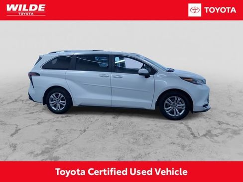 Certified 2024 Toyota Sienna Platinum image 2