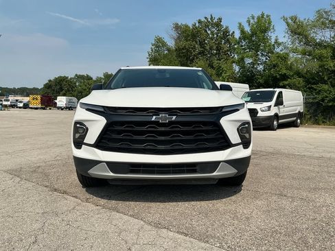 Used 2024 Chevrolet Blazer LT w/ Convenience Package FWD image 2
