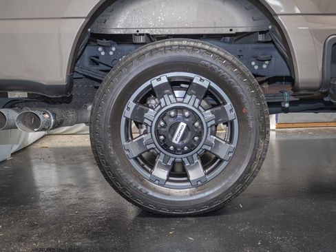 Used 2023 Ford F250 Lariat w/ Lariat Ultimate Package AWD/4WD image 8