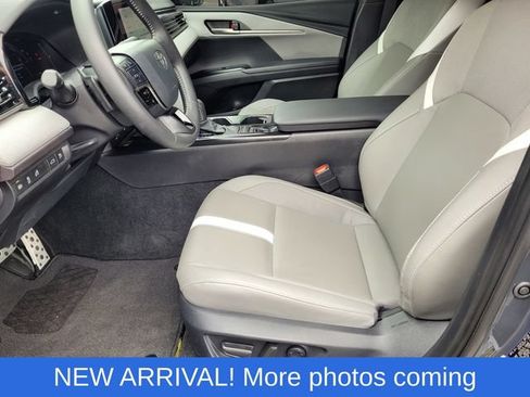 Used 2025 Toyota Camry SE FWD image 17