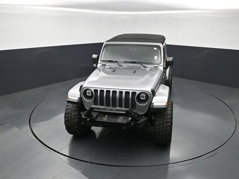 Used 2019 Jeep Wrangler Unlimited Sahara AWD/4WD image 18