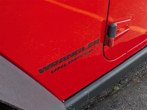 Used 2017 Jeep Wrangler Unlimited Rubicon w/ Dual Top Group image 10